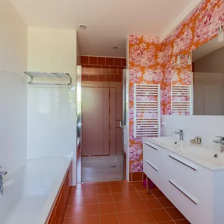 1 Logis A - Piscine & Bed & Breakfast Domme