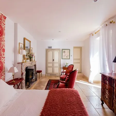 1 Logis à - Piscine&spa 2*