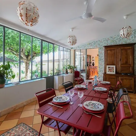 1 Logis A - Piscine & Bed & Breakfast Domme