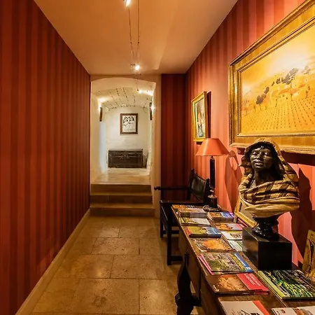 1 Logis A - Piscine & Oda ve Kahvaltı 4*