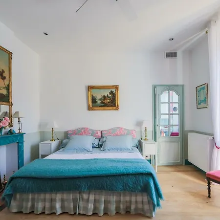 1 Logis A - Piscine & Oda ve Kahvaltı