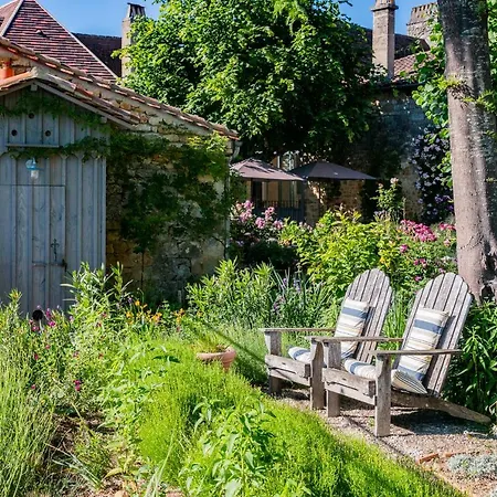 1 Logis à - Piscine&spa 4*