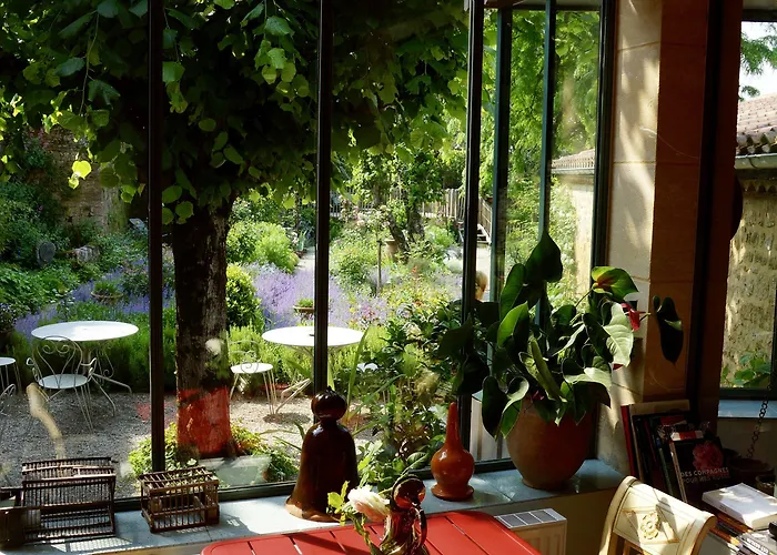 לינה וארוחת בוקר 1 Logis A - Piscine & 4*