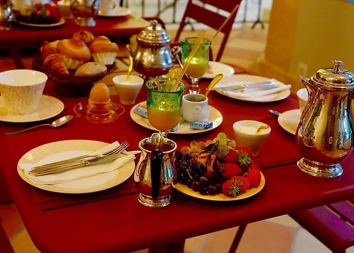 לינה וארוחת בוקר 1 Logis A - Piscine & 4*