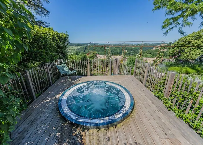 לינה וארוחת בוקר 1 Logis A - Piscine & 4*