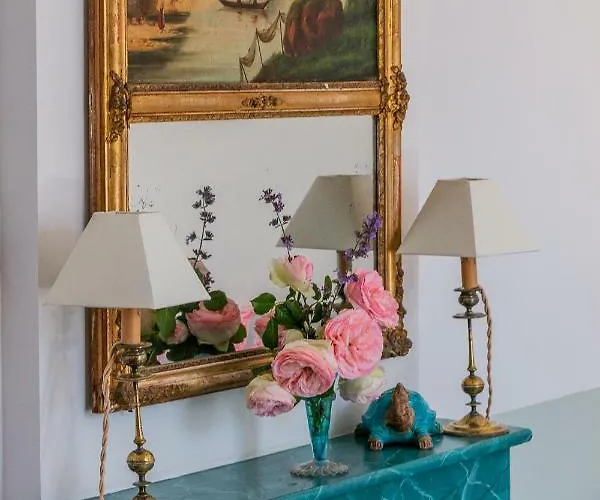 1 Logis A - Piscine & לינה וארוחת בוקר 4*